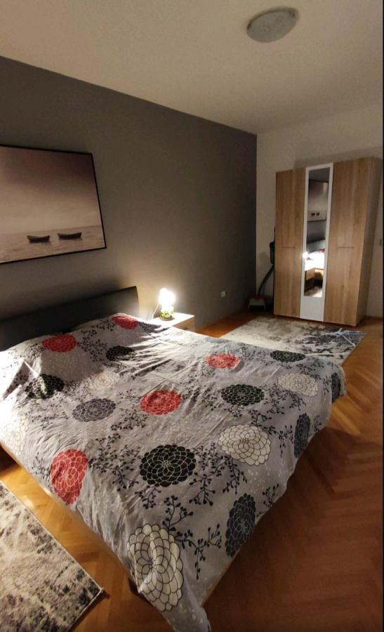 Boris Apartmani Kraljevo Luaran gambar